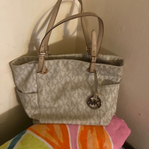 MICHAEL Michael Kors Handbags - Michael Korr Signature Bag
